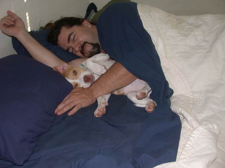 It's not just Julia who Luna cuddles with in bed!