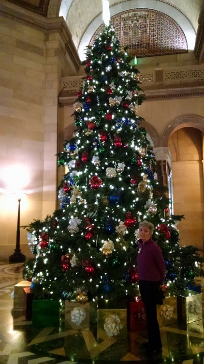 LA City Hall XMas Tree 2018